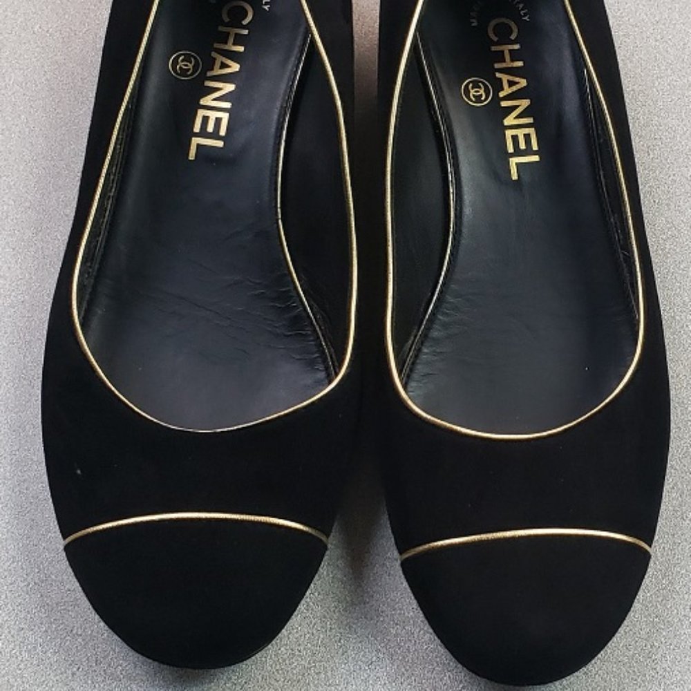 Chanel Black Suede Pumps